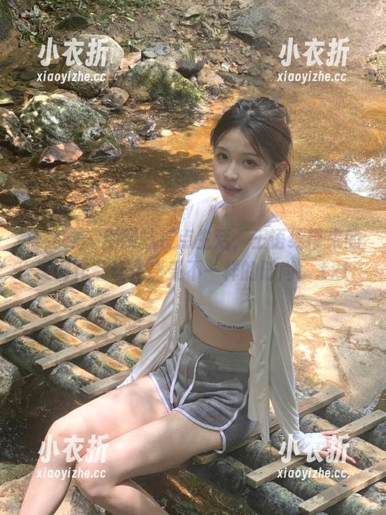 推女神 - 用网袜装点生活，王语纯带来的美图作品让你感受不一样的时尚！.txt