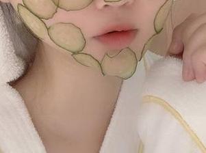 是依酱吖的OL2写真，套图带你体验清新脱俗的视觉盛宴.txt