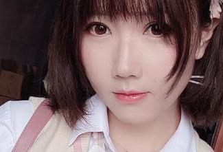精选写真背后：“是本末末”如何用路易九世礼服演绎经典与现代的碰撞.txt