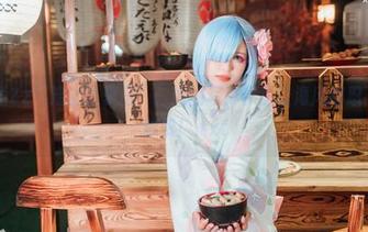 当“晕崽Zz”遇上“夏日”：她的写真作品让海风都忍不住拍手称赞！.txt