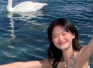 月下摄影 – 恰恰独特视角下的粉色写真，原图呈现每个细节.txt