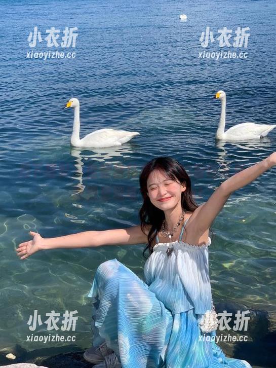 月下摄影 - 恰恰独特视角下的粉色写真，原图呈现每个细节.txt
