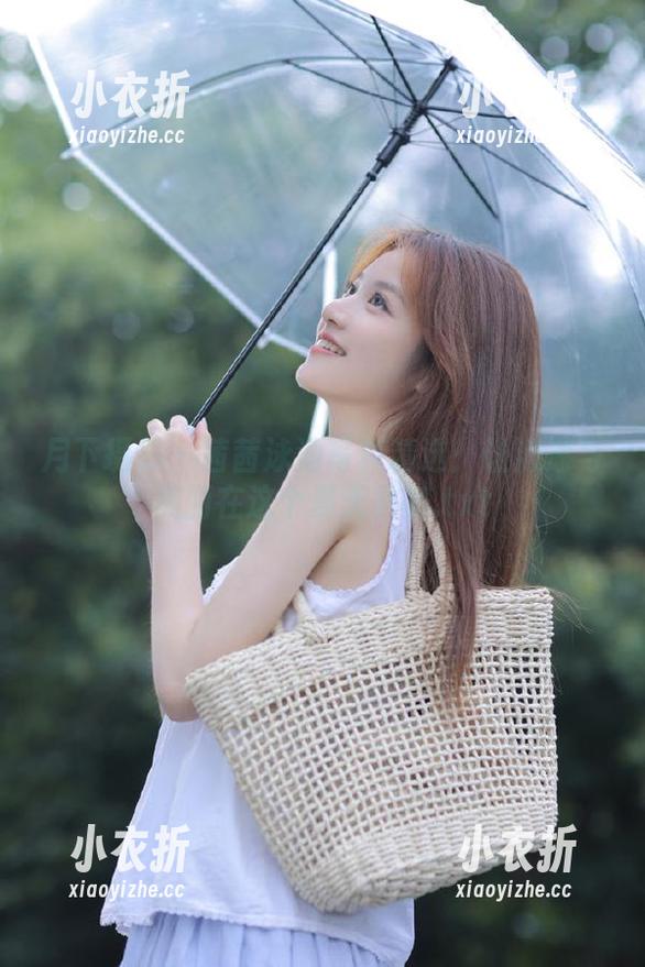 月下摄影 - 茜茜泳池写真精选：让清凉与美丽在这个夏天共舞.txt