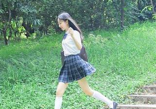 感受木绵绵OwO清纯气息，这是一组无法错过的图集作品.txt