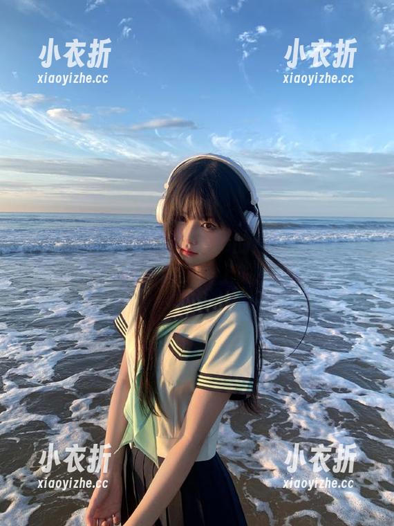 微密圈 - 果儿Victoria的连体装作品分享，记录她在时尚之路上的精彩瞬间.txt