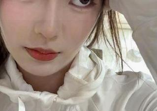 微密圈 – 最新果儿Victoria白丝套装写真资源，尽情欣赏她的独特风格与韵味.txt