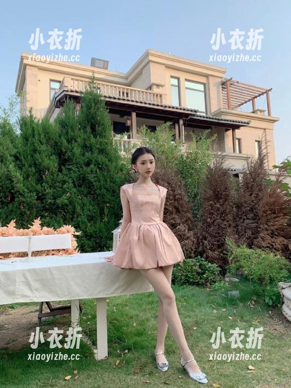 森萝财团 - 解锁卉子女仆写真秘境，美图沉浸在80D黑丝的经典风尚中.txt