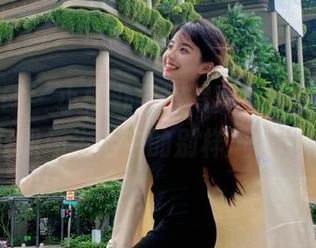 森萝财团 – 小樱办公室写真全套图包，感受职场生活中的别样风情.txt