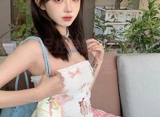 森萝财团白丝足控特辑：最新图片更新满足你的视觉享受.txt