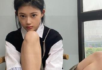 模范学院 – 夏笑笑Summer与好友共创双人写真作品，展现生活中的真实与美好.txt