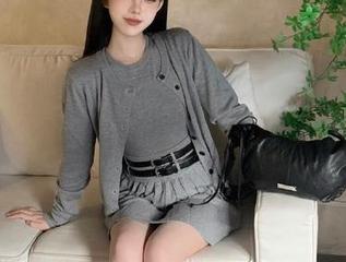 模范学院 – 私房护士图包：揉揉肉肉用镜头记录的温情瞬间.txt