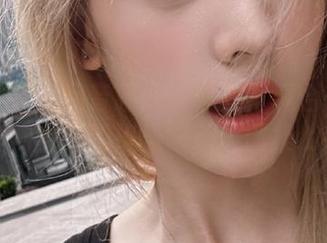 模范学院 – 月音瞳修女唯美写真合集：捕捉她瞬间的优雅与动人图集.txt