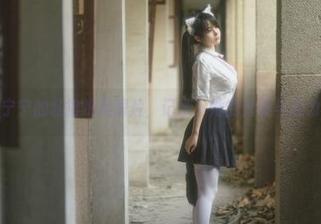 樱井宁宁的私拍眼镜图片，记录下她的青春与活力.txt