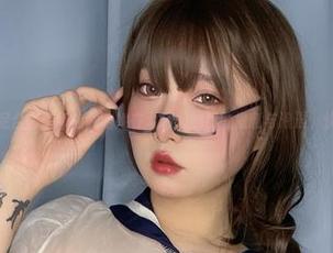 次屁啦私房裸足合集，带你领略她在淋浴间的那份惬意与浪漫，快来看吧！.txt