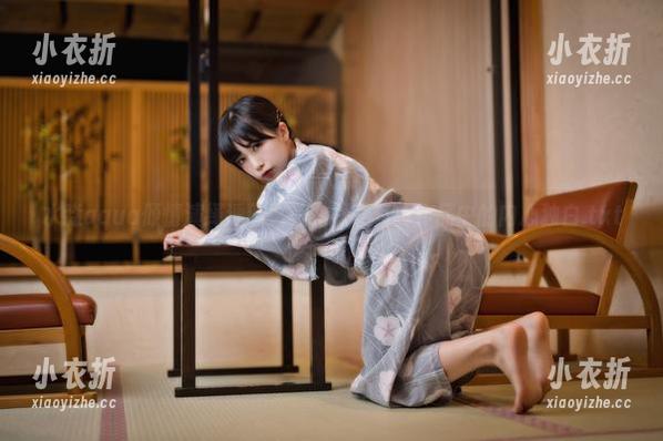 水淼aqua倾情演绎透明之美，探索写真作品中的内心独白.txt