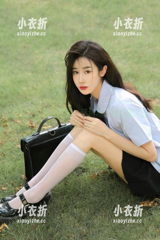 泥泥汝的皮衣世界：精选写真集展现无限风情.txt