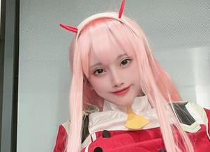 精选女巫写真：清颜颜子用镜头捕捉神秘与优雅的完美融合.txt