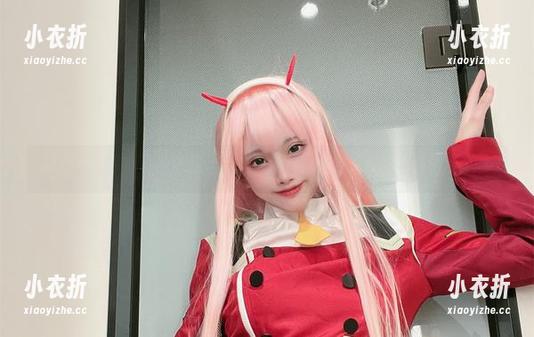 精选女巫写真：清颜颜子用镜头捕捉神秘与优雅的完美融合.txt