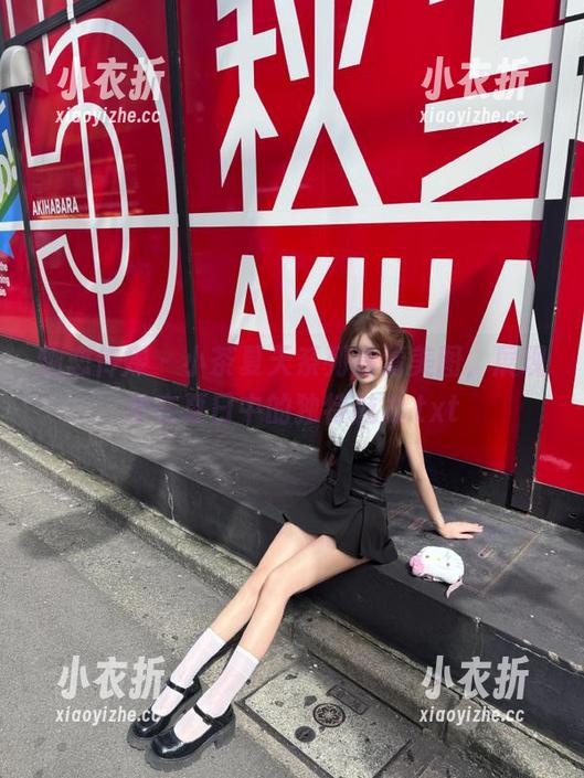 物恋传媒 - 小茶夏天系列高清美图，展现她在夏日中的独特魅力.txt