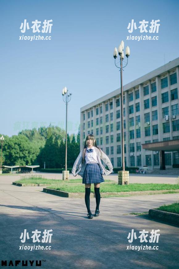 疯狂赛车与优雅女人的碰撞：最新神楽坂真冬女郎套图释出.txt
