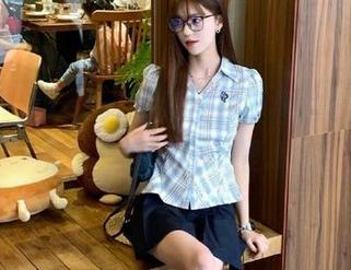 秀人网 – 77qiqi的夏天写真图册：让你沉浸在热情的阳光里.txt