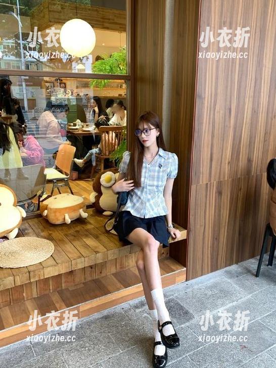 秀人网 - 77qiqi的夏天写真图册：让你沉浸在热情的阳光里.txt