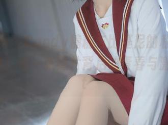 秀人网 – Candy糖糖与比基尼的私拍写真故事：每一张照片背后的青春与激情.txt