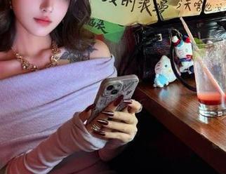 秀人网 – Demon瑶瑶的吊带写真在线亮相，美图彰显出她风采无限的气质！.txt