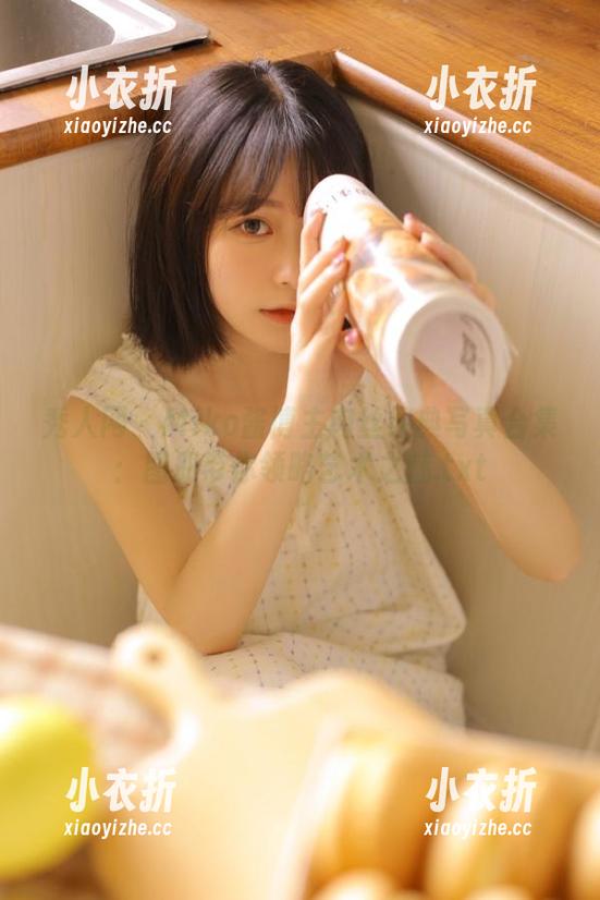 秀人网 - Miko酱博主肉丝经典写真合集：图册带你领略艺术之魅.txt