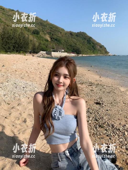 秀人网 - 走近e宝小野猫：她的灰丝私拍原图满满都是青春的气息！.txt