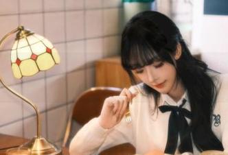 秀人网 – 新作品更新：唐安琪以礼服演绎华丽与优雅的完美结合.txt