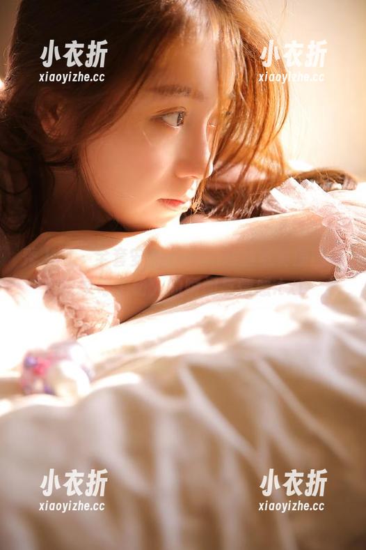 秀人网 - 全套安然anran灰丝写真原图，记录每个动人的瞬间与情感.txt