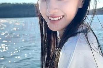 秀人网 – 空姐抖娘利世：从她的视角看世界，原图与精彩作品的完美结合.txt