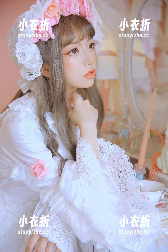 秀人网 - 职业装背后的故事：文芮jeninfer写真图册带你感受不一样的职场.txt