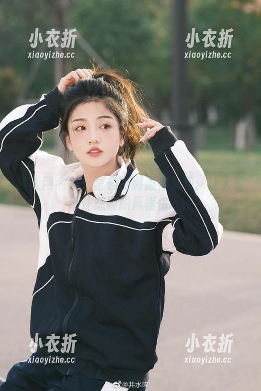 秀人网-李七喜 秀人网 - 李七喜最新制服作品集:让人忍不住想要跟风模仿.txt
