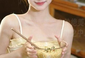 秀人网 – 红裙绽放：李金金的绝美写真作品合集，沉醉于红色的梦幻之中.txt
