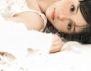 秀人网 – 萌琪琪Irene的无圣光丝袜写真，让原图带你领略她的风采！.txt