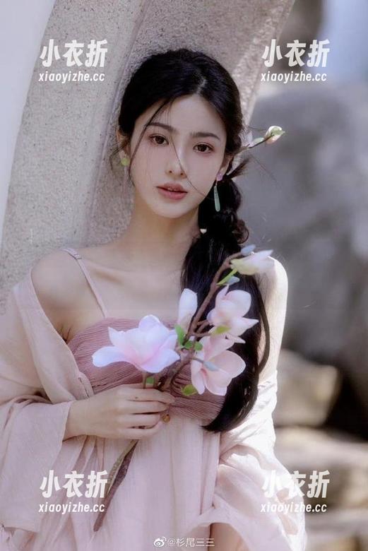 秀人网 - 无圣光白色纪实：葛征写真图片为你铺陈迷人意境.txt