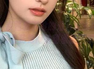 秀人网 – 蕾蕾醒了没的浪漫连衣裙写真集，带你体会花海间的甜蜜氛围原图.txt