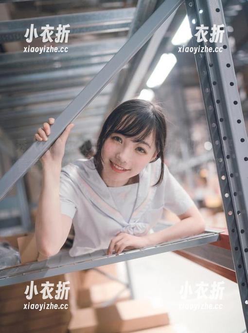 秀人网 - 软软爱吃肉的魅力无法阻挡，来看看她的礼服全套图包，绝对让你大开眼界！.txt