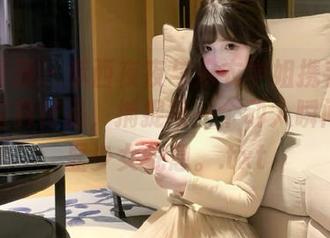 稚乖画册 – 赤西夜夜与麻衣学姐携手呈现惊艳写真作品，捕捉每一个动人瞬间，尽显少女气息。.txt