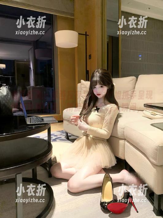 稚乖画册 - 赤西夜夜与麻衣学姐携手呈现惊艳写真作品，捕捉每一个动人瞬间，尽显少女气息。.txt
