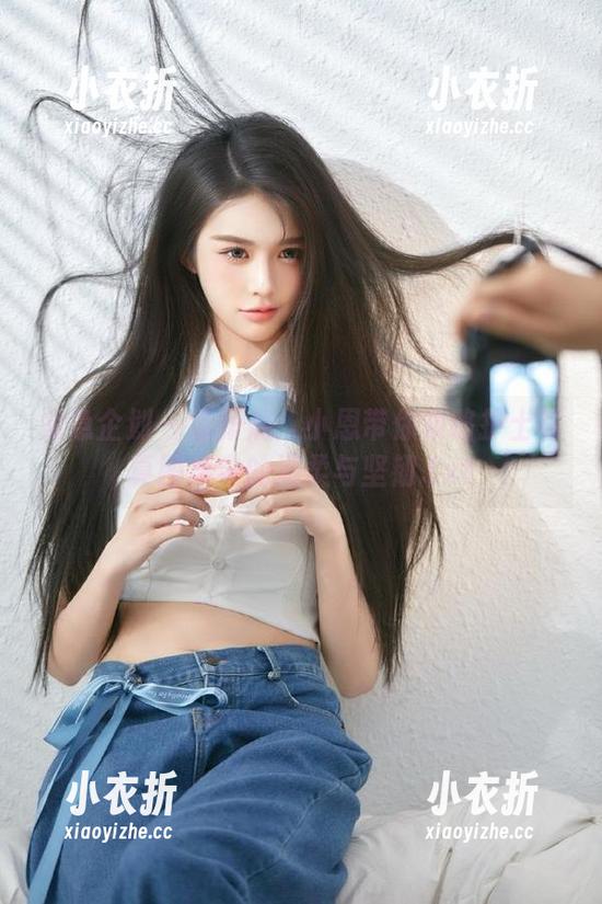 紧急企划-小恩 紧急企划 - 清新剂:小恩带你领略护士写真图集中的温柔与坚韧.txt