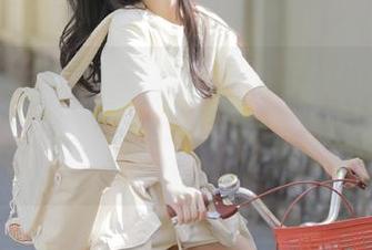 美媛馆 – 轻盈的裤里丝与许诺sabrina的私拍写真，描绘出少女心中的无尽幻想.txt