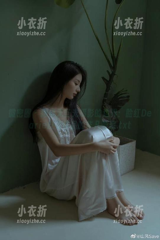 微密圈 - 探索无圣光摄影的边界：脸红Dearie皮衣作品的非凡表现.txt