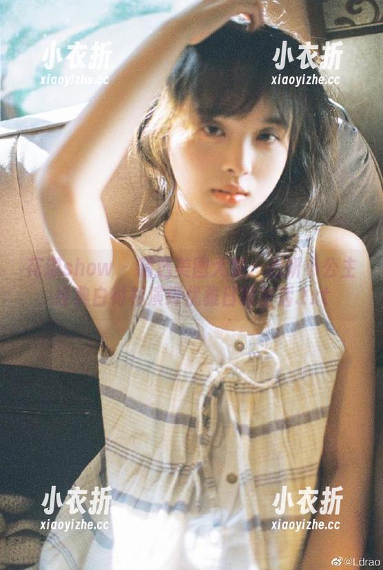 花漾show-心妍小公主 花漾show - 精选美图大赏:心妍小公主经典白衬衫演绎优雅日常生活.txt