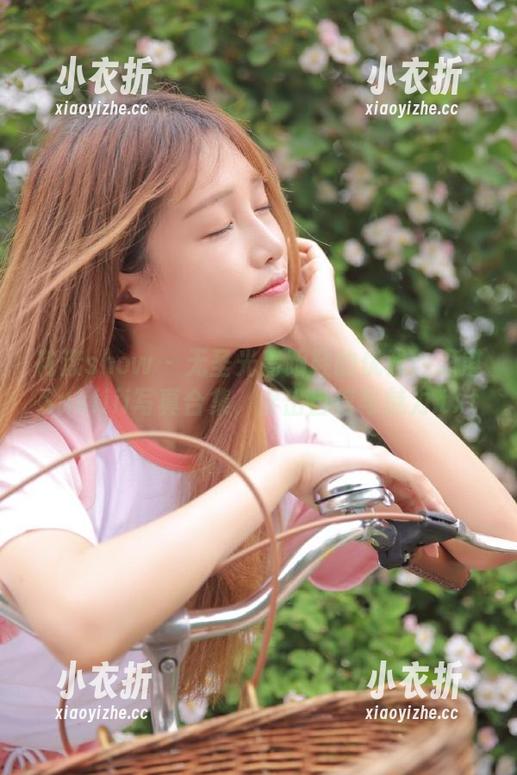 花漾show - 无圣光高跟鞋的优雅：思淇Sukiiii写真合集，穿出自信与魅力.txt