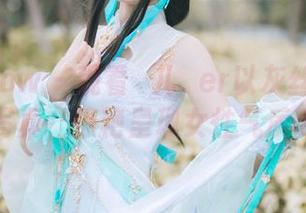 花漾show – 观看玥儿玥er以灰丝为主题的写真，惊艳呈现女性气质.txt