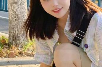 花漾show – 在线呈现顾欣怡的泳池梦幻之旅，快来下载精美图片吧.txt