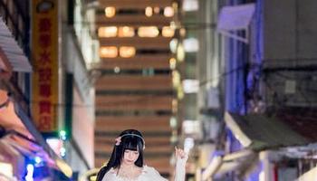 探索“落落Raku你的厨娘”在线图集，揭示厨娘背后的动人故事与美食魅力.txt